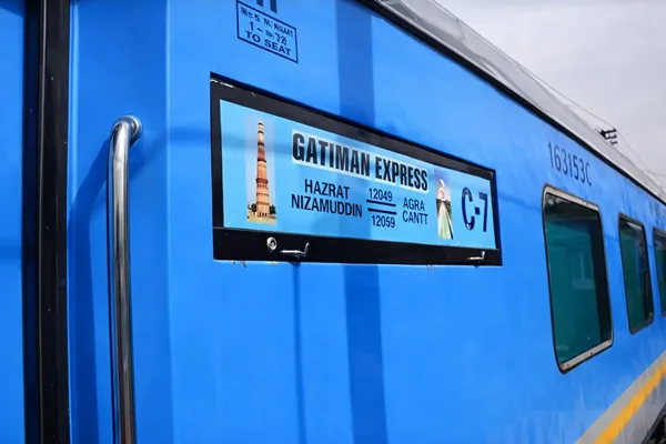 Delhi to Agra by Train